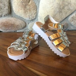 ✔️ Bebe Girls Gladiator Sandals Metallic Gold Toddler Size 6